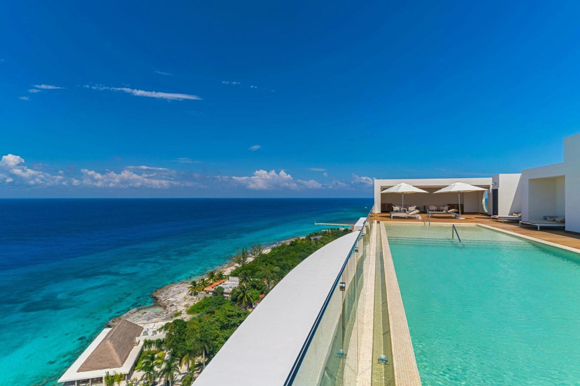 1 Bedroom Junior Suite 1 King Ocean view